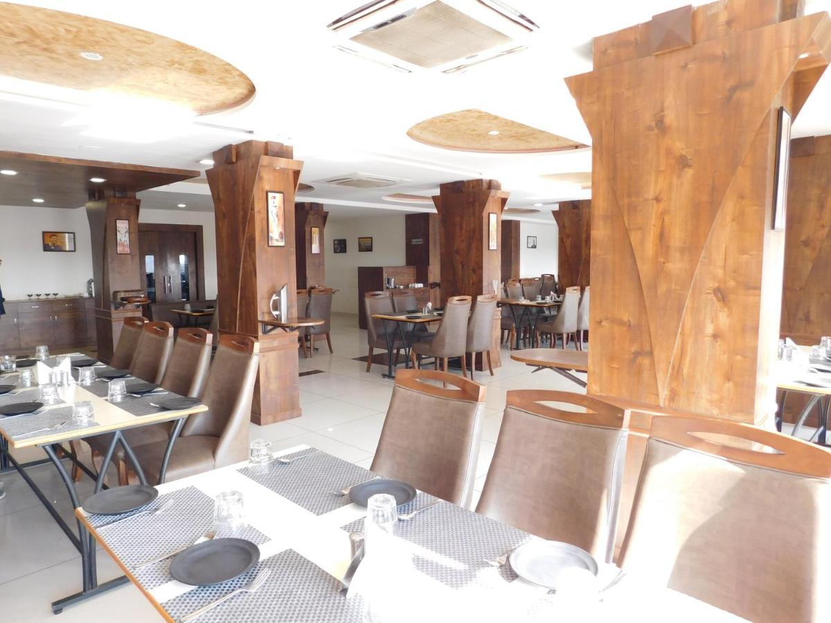 Hotel Shiva Club And Resort Mundra ภายนอก รูปภาพ